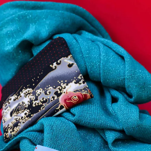 Pochette tissus japonais motifs carpes rouges / petites croix - Image 2