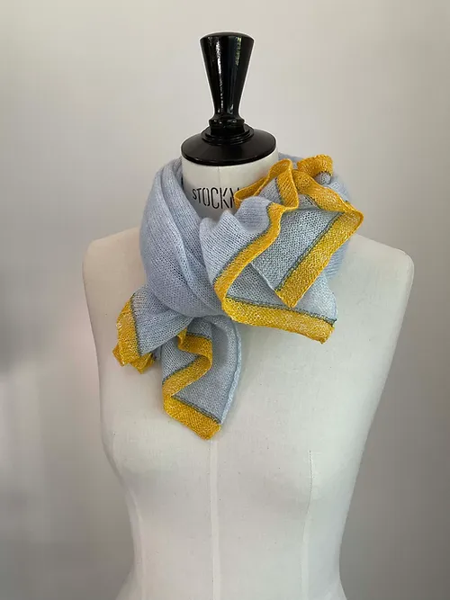 Maison Me Oh! : Carré cachemire et lin ciel / lurex bleu d'Islande / bouton d'or