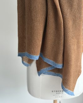 Echarpe cachemire et lin caramel / lurex or / bleu azur