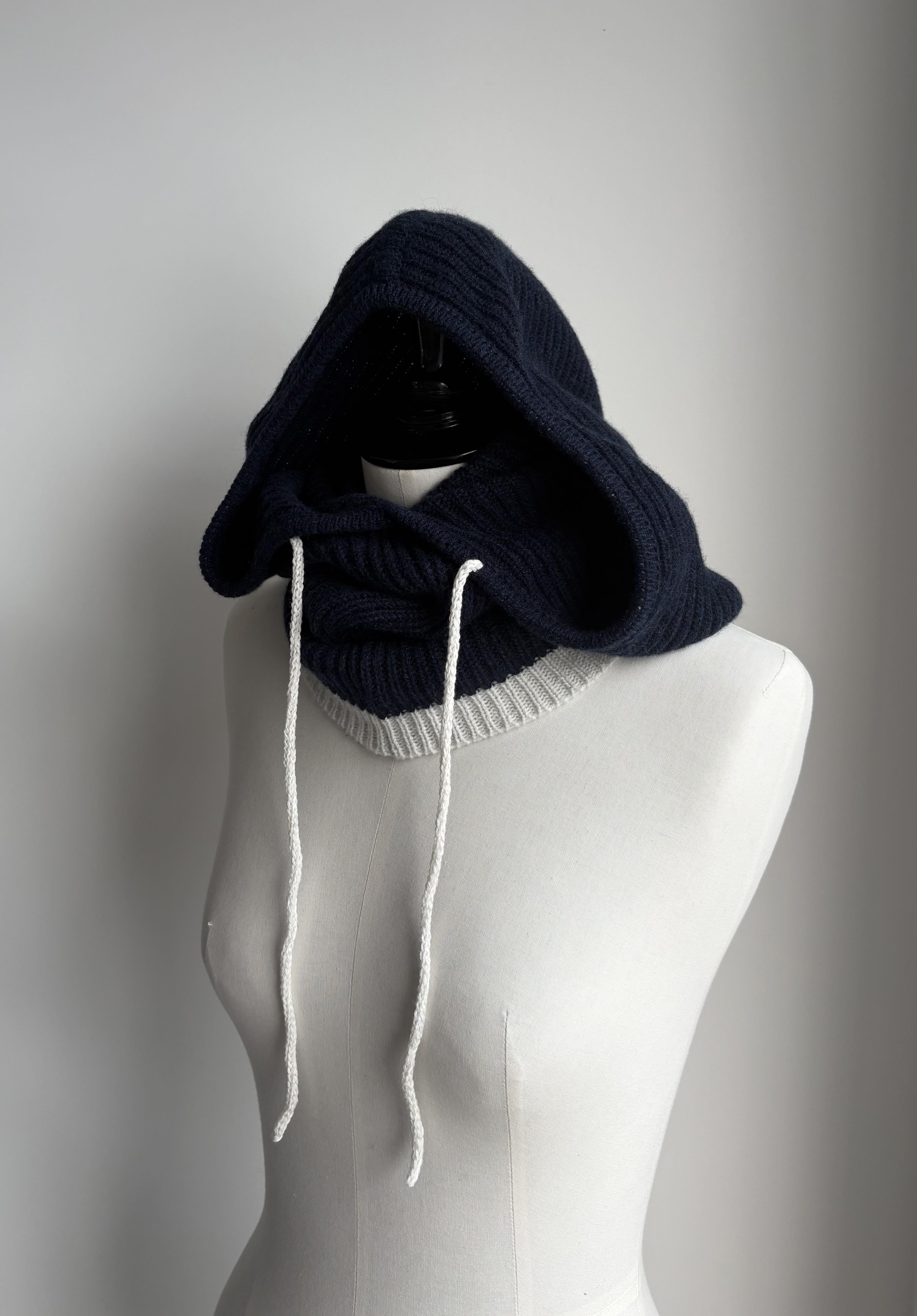 Balaclava capuche / cagoule pur cachemire côtes bicolore marine chiné anthracite / blanc glacier – Image 4