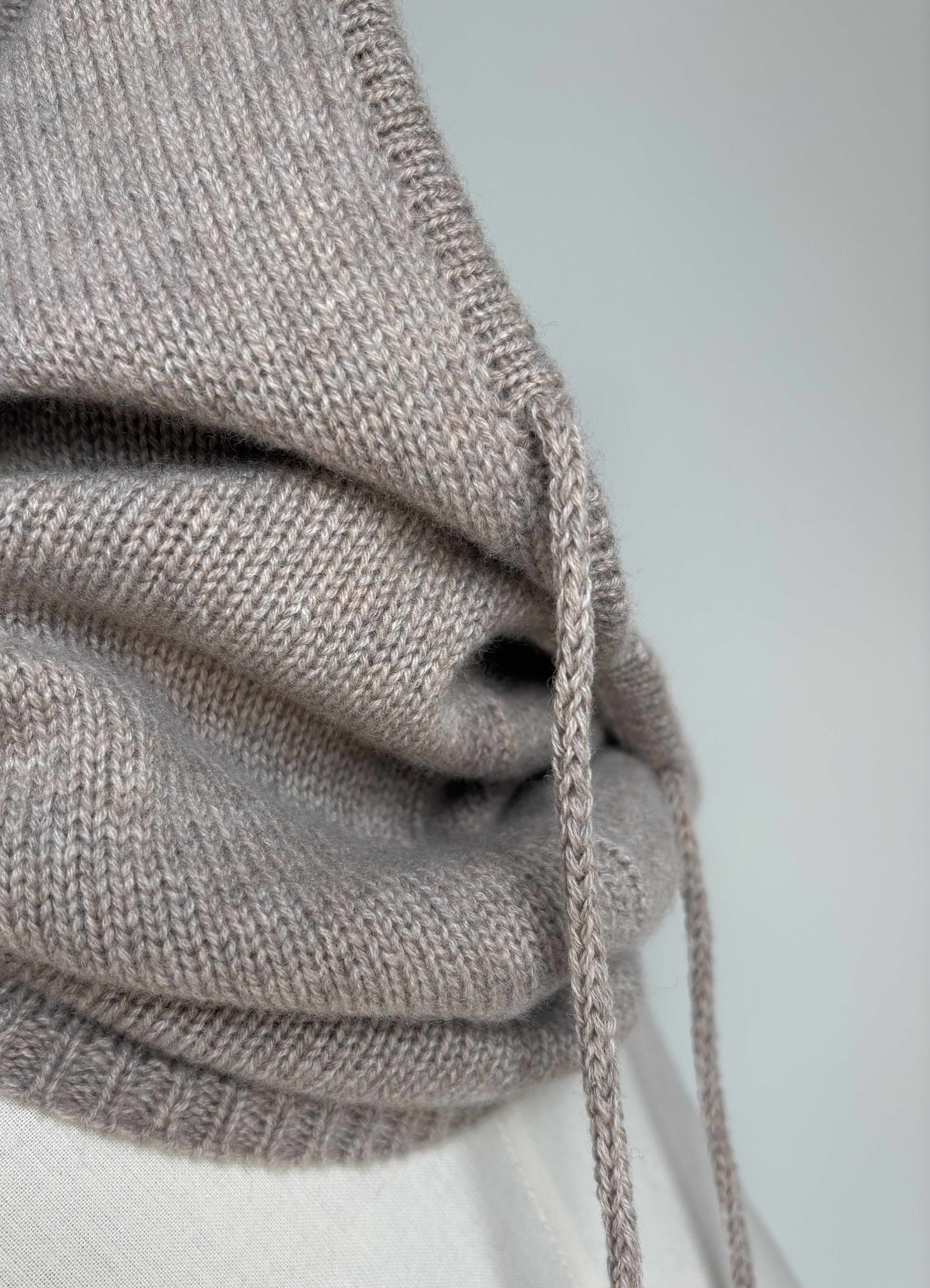 Balaclava capuche / cagoule pur cachemire jersey uni beige poussière de Lune – Image 2