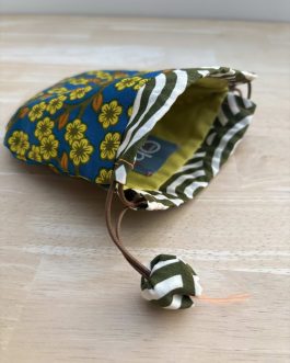 Pochette kinchaku japonais motifs fleurs jaunes / vague kaki