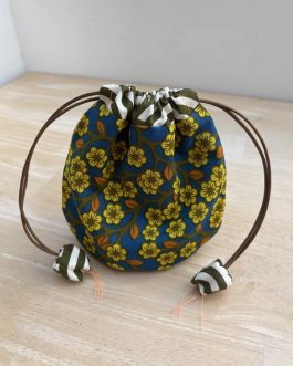 Pochette kinchaku japonais motifs fleurs jaunes / vague kaki