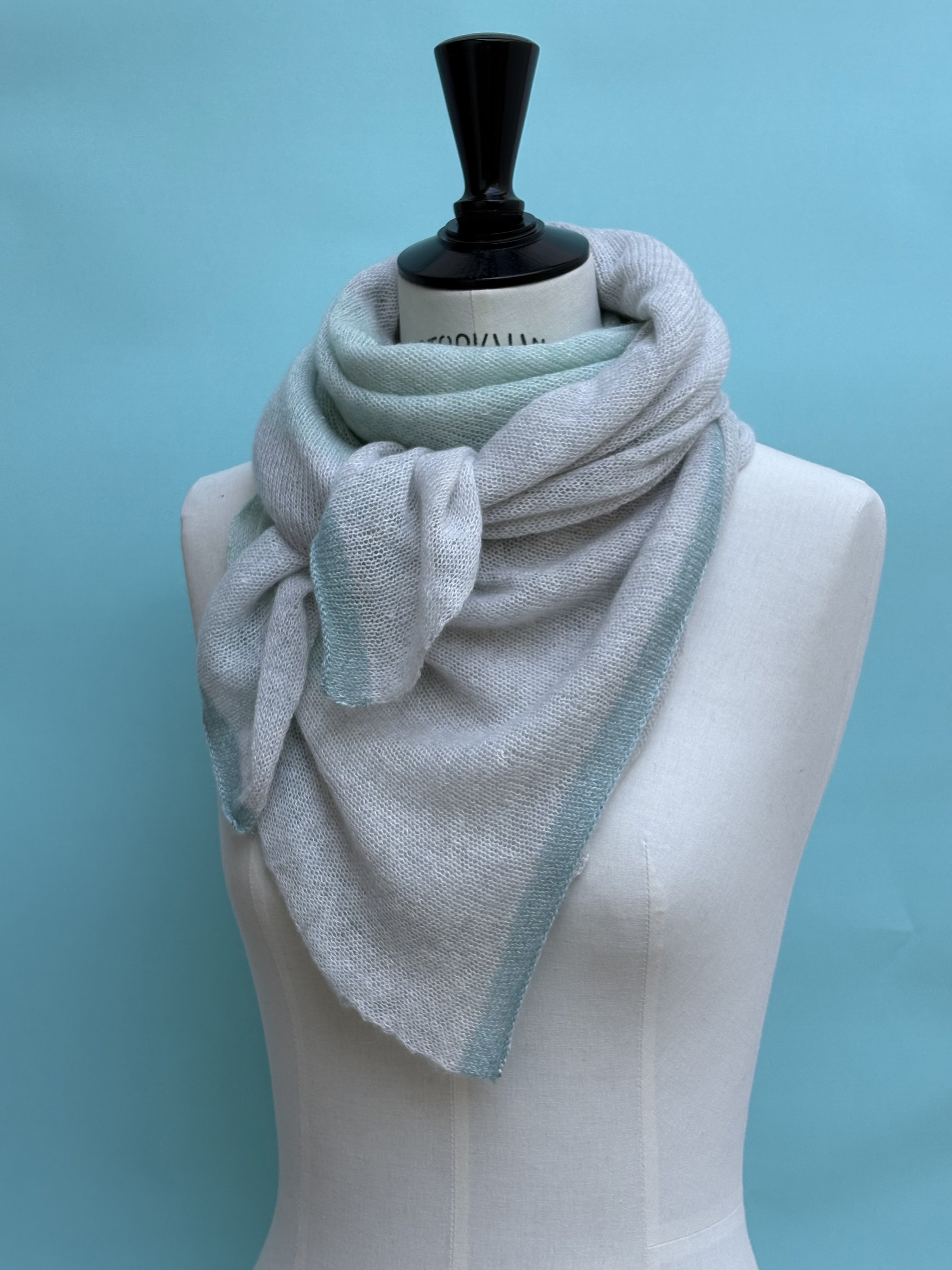 Foulard écharpe carré cachemire et lin bleu ciel / gris pâle / vert d'eau – Image 4