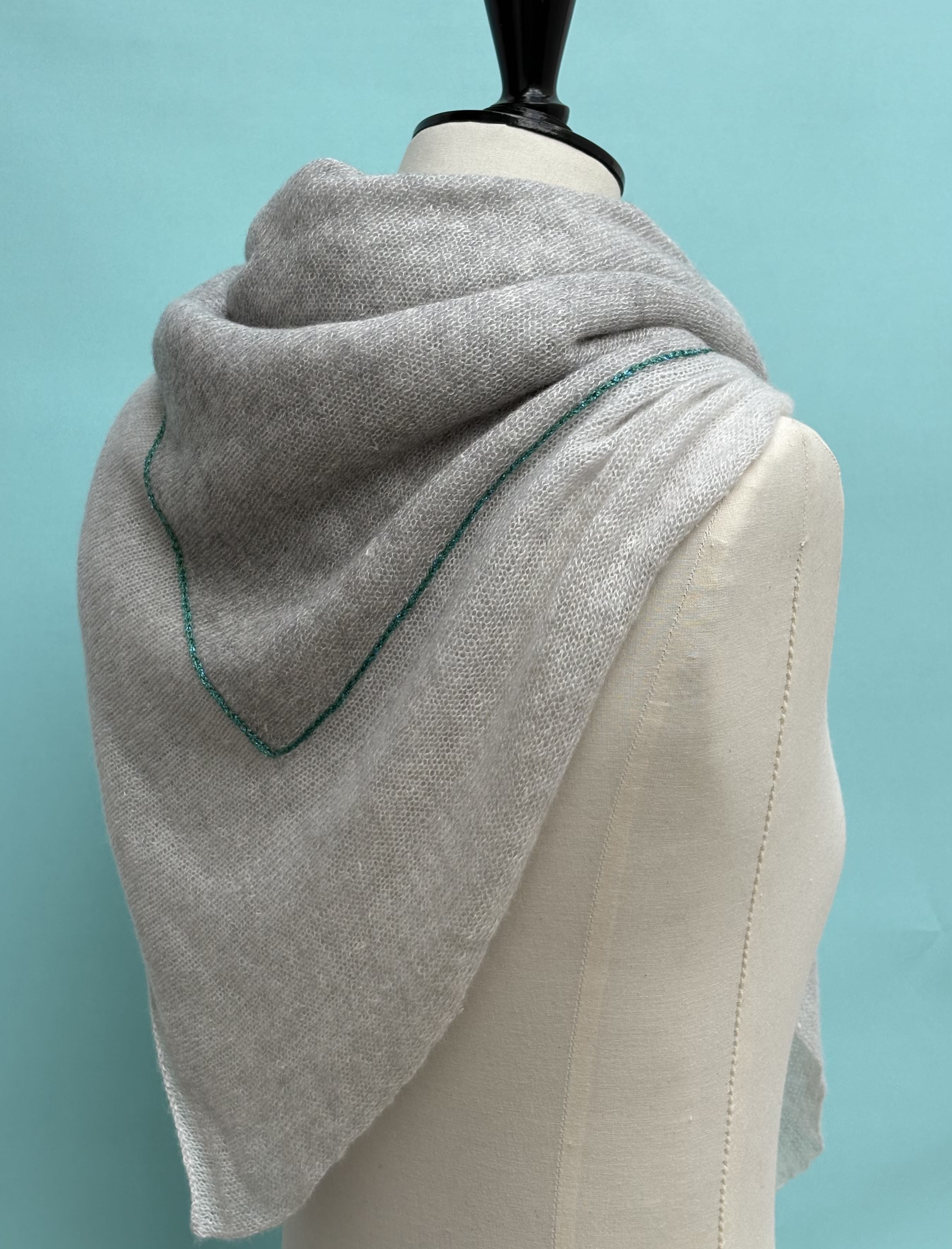 Maison Me Oh! : écharpe carré double cachemire et lin gris pâle / gris brume / lurex turquoise - Fabrication artisanale en France