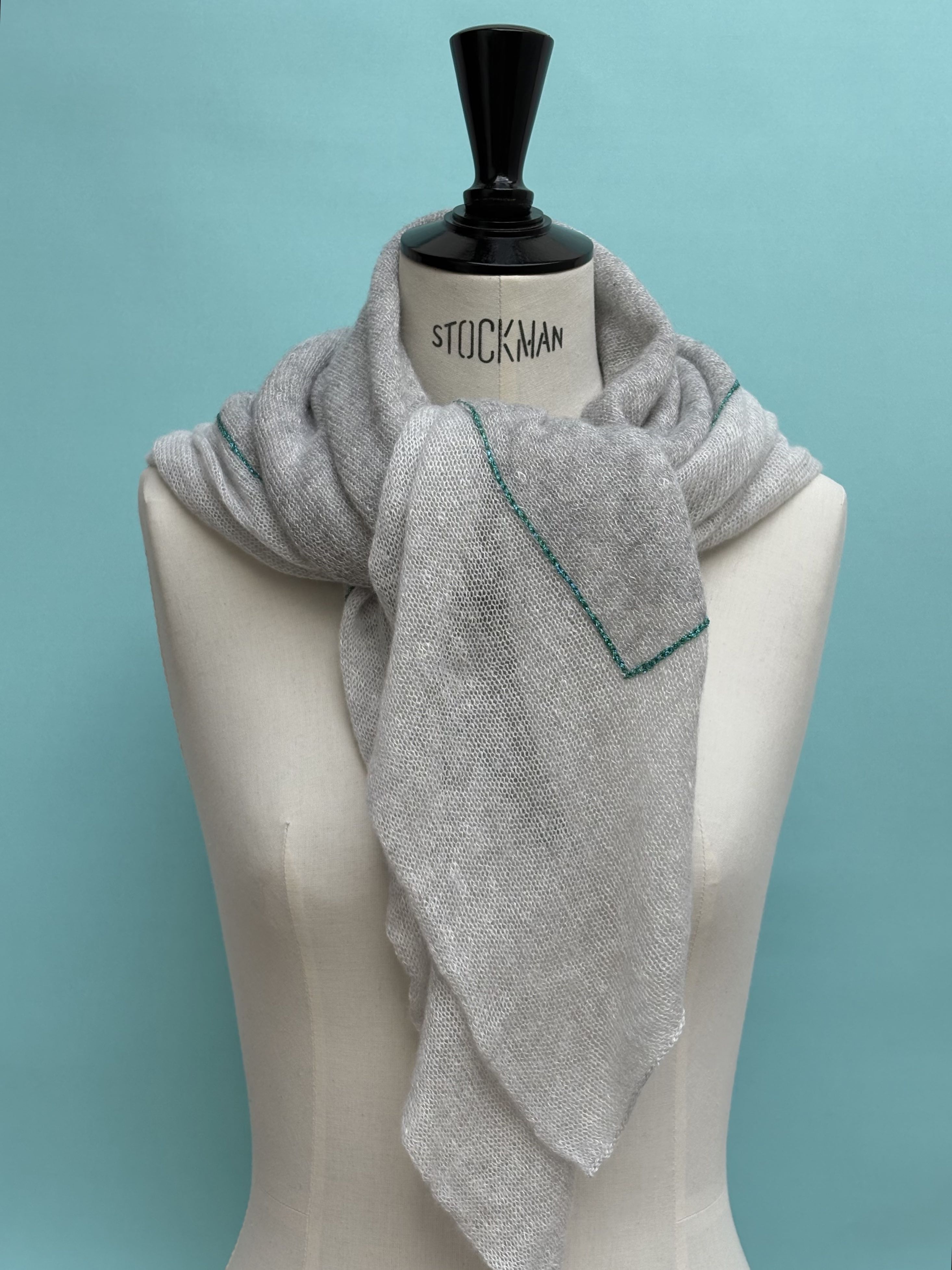 Echarpe carré double cachemire et lin gris pâle / gris brume / lurex turquoise - Image 4