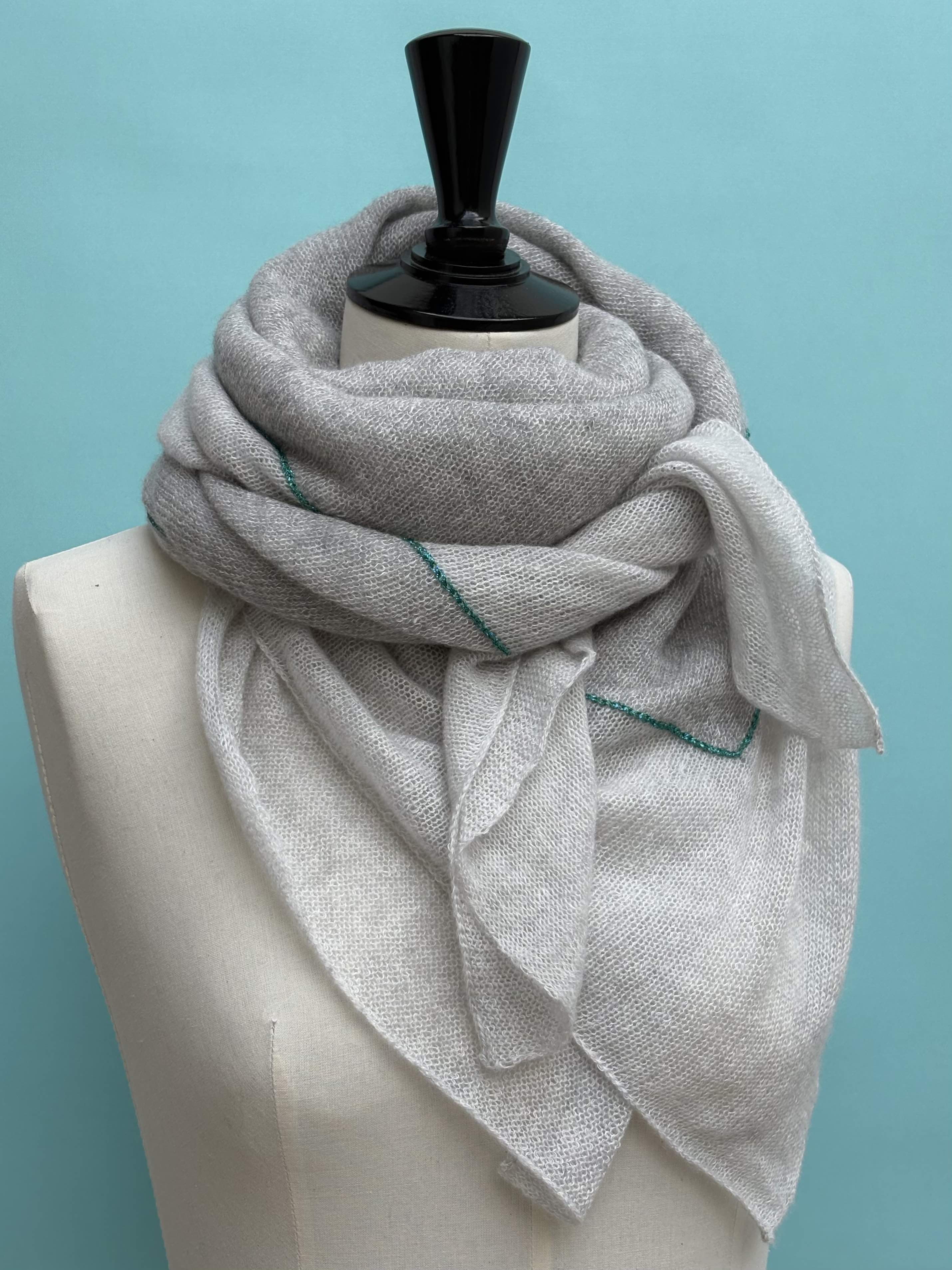 Maison Me Oh! : écharpe carré double cachemire et lin gris pâle / gris brume / lurex turquoise - Fabrication artisanale en France