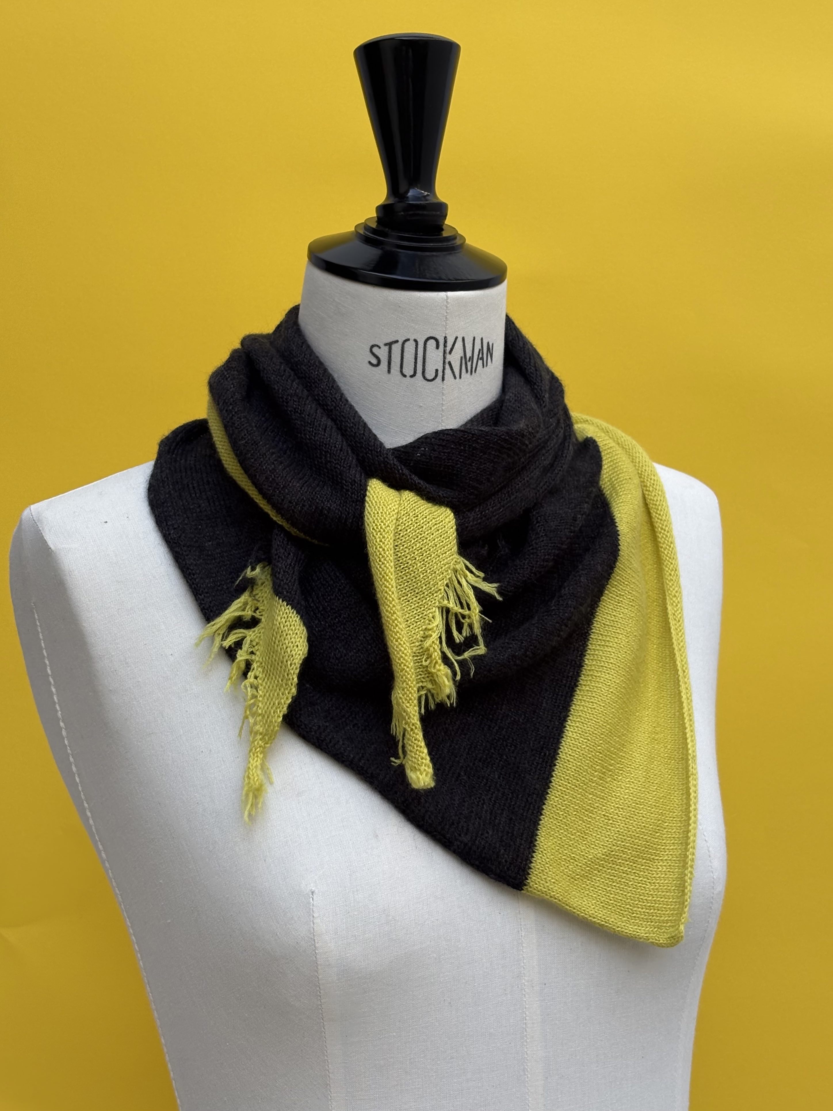 Maison Me Oh! : foulard écharpe gris charbon / jaune citron - Fabrication artisanale en France - Haut de gamme - Ethique - Pièce unique