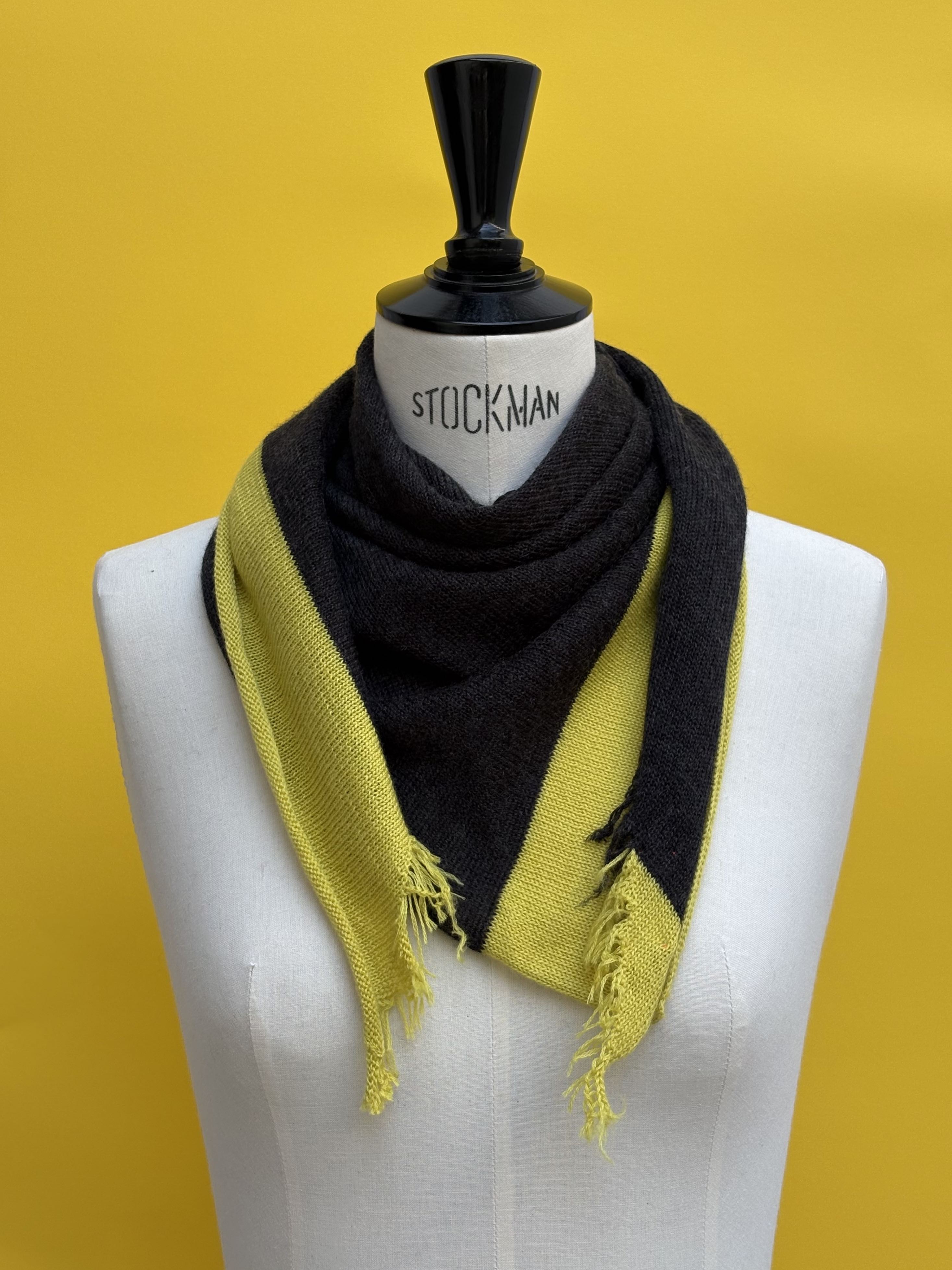 Foulard écharpe cachemire peigné gris charbon / jaune citron – Image 3
