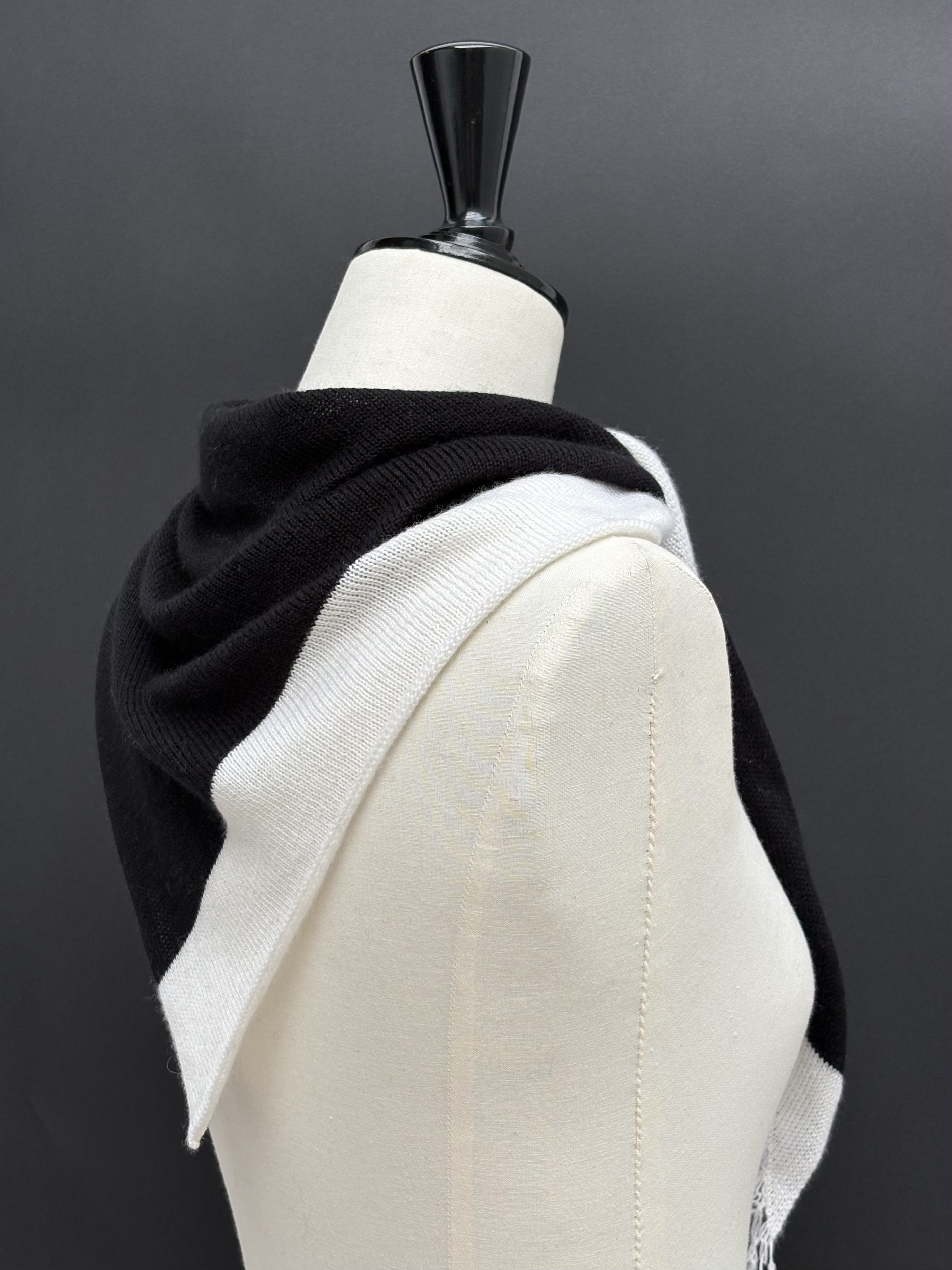 Maison Me Oh! : Foulard écharpe cachemire peigné noir / blanc - Fabrication artisanale en France - Haut de gamme - Ethique - Echarpe Sophie - Unique