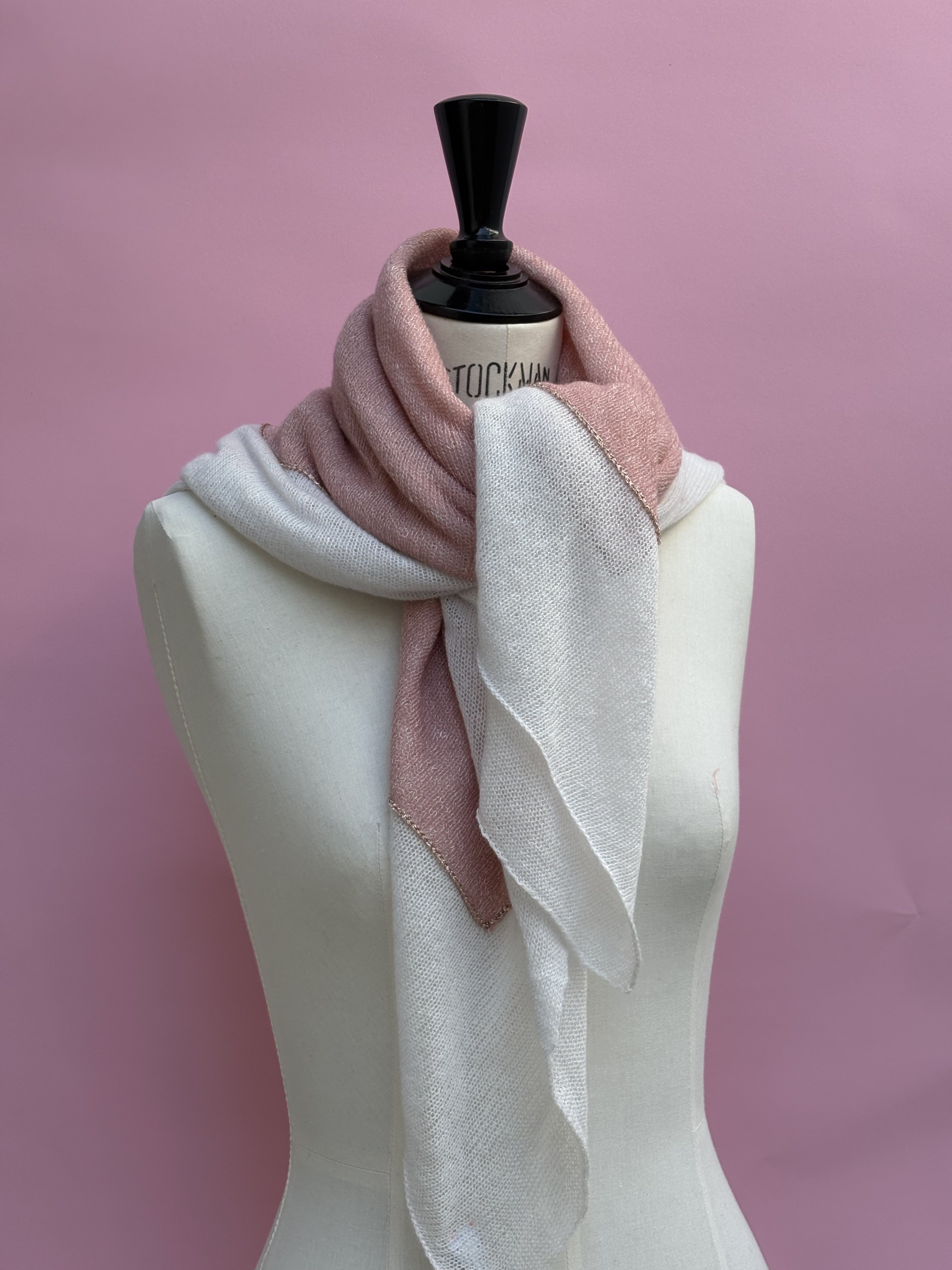 Foulard écharpe carré double cachemire et lin blanc / rose indien / lurex or rose – Image 4