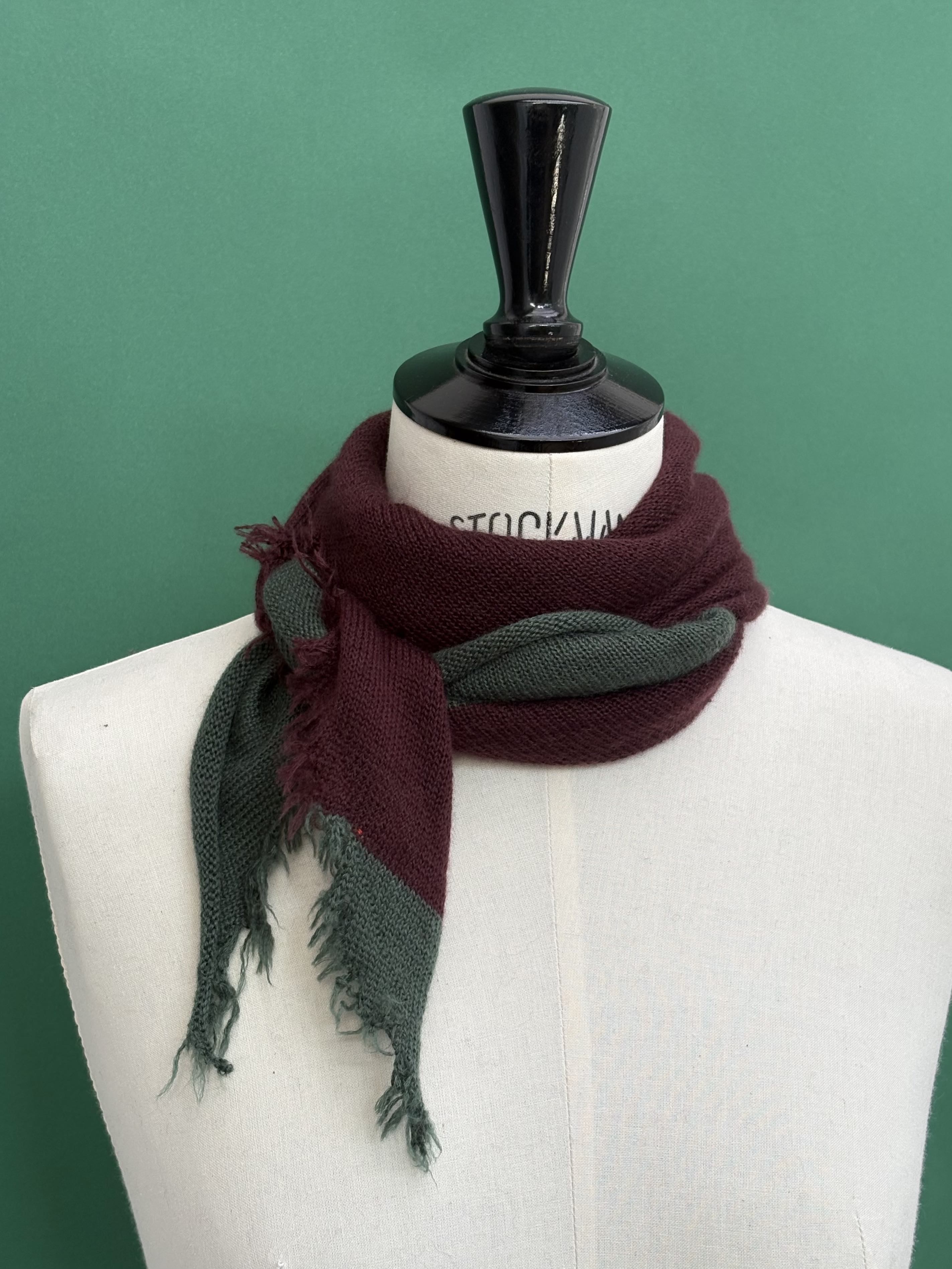Maison Me Oh! : Foulard écharpe cachemire peigné bordeaux prune / vert mousse - Fabrication artisanale en France - Haut de gamme - Ethique - Pièce unique