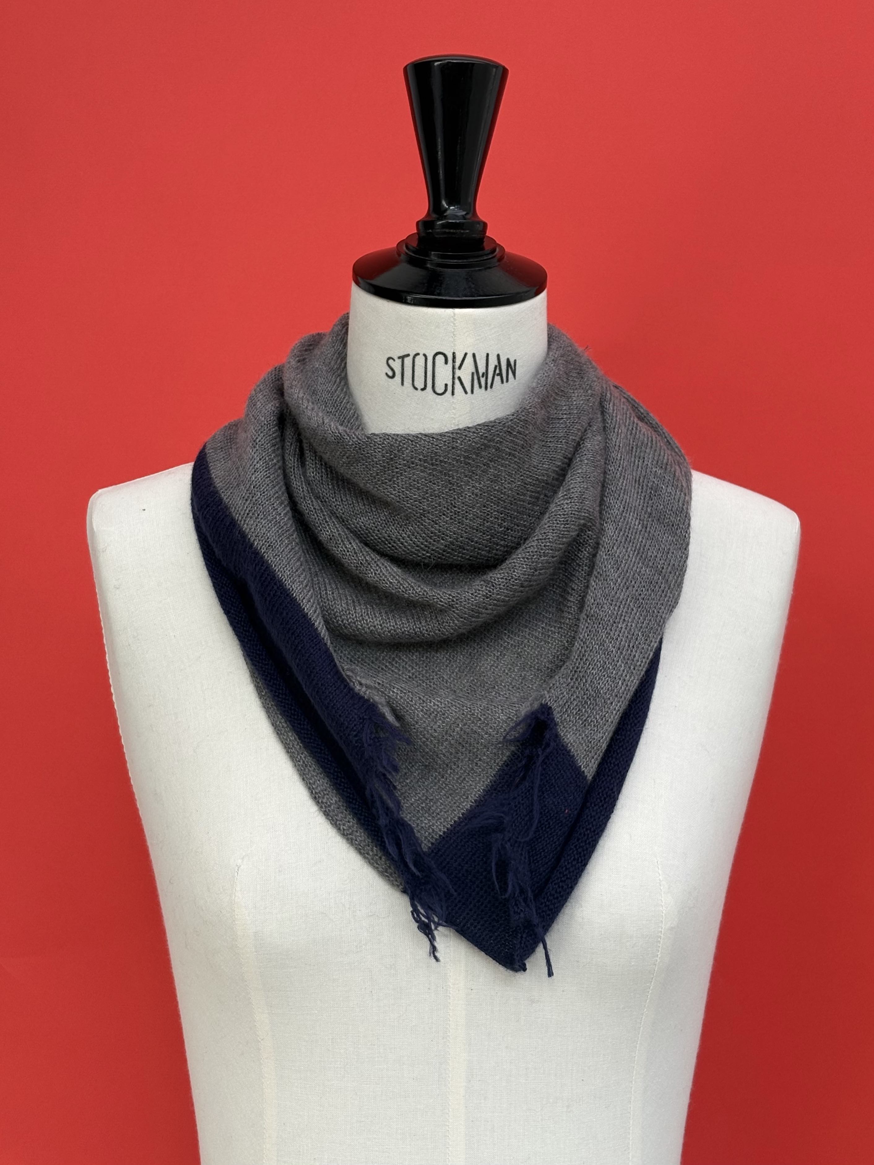 Maison Me Oh! : Foulard écharpe cachemire peigné gris souris / bleu marine - Fabrication artisanale en France - Haut de gamme - Ethique - Pièce unique